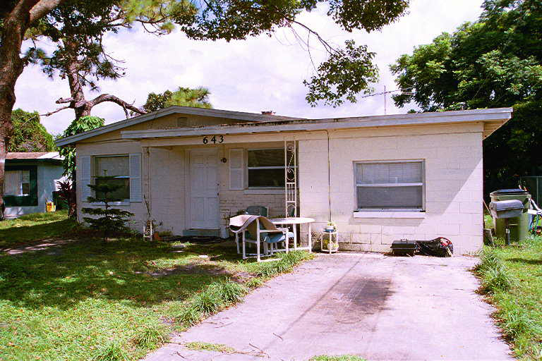 We buy sinkhole damaged houses throughout Florida & Orlando fast cash !